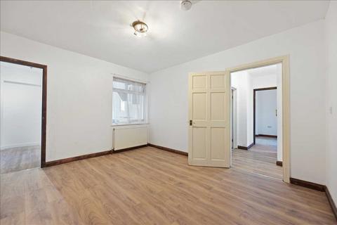 3 bedroom maisonette to rent, Rialto Road, Mitcham, Mitcham