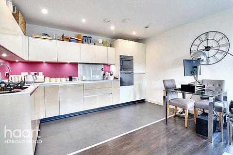 2 bedroom flat for sale, Safflower Lane, Harold Wood