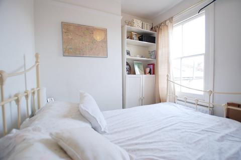 2 bedroom flat to rent, Witherington Road, Highbury