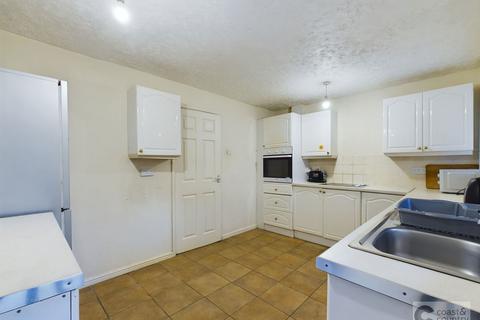 3 bedroom end of terrace house for sale, Balmoral Close, Newton Abbot