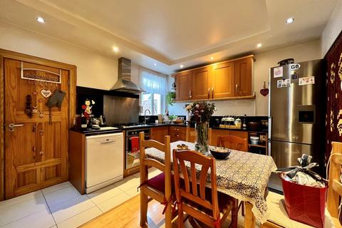 3 bedroom terraced house for sale, Haig Road East, London, E13 9LP