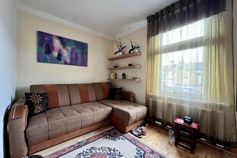 3 bedroom terraced house for sale, Haig Road East, London, E13 9LP