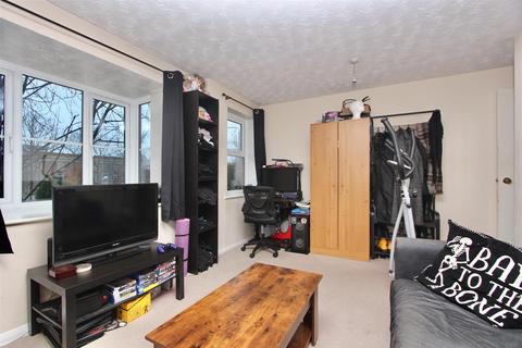 2 bedroom flat to rent, Forest Road, London E17