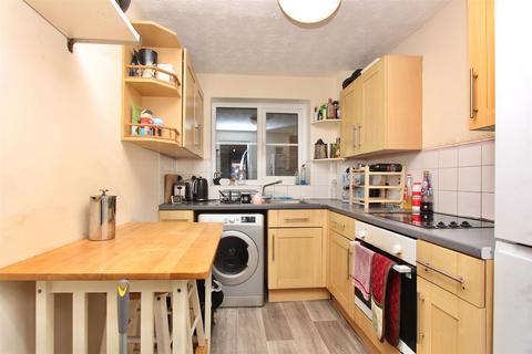 2 bedroom flat to rent, Forest Road, London E17