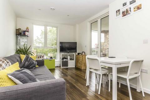 2 bedroom flat to rent, Rosenburg Road, London W3