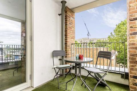 2 bedroom flat to rent, Rosenburg Road, London W3