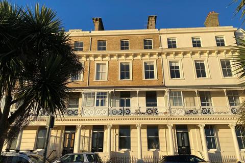 2 bedroom flat to rent, Heene Terrace, Worthing