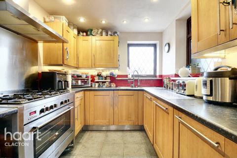 3 bedroom semi-detached house for sale, Kingwell Avenue, Clacton-On-Sea