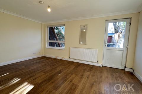 3 bedroom maisonette to rent, Kerswell Close, London N15