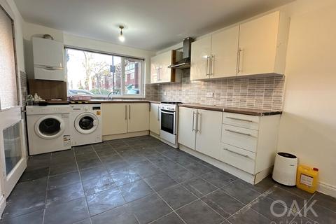 3 bedroom maisonette to rent, Kerswell Close, London N15