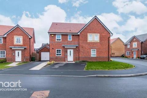 3 bedroom semi-detached house to rent, Snetterton Gardens, Wolverhampton