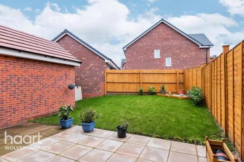 3 bedroom semi-detached house to rent, Snetterton Gardens, Wolverhampton