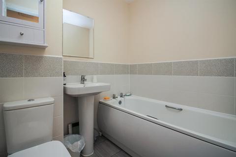 3 bedroom house to rent, Lambert Road, Aylesbury HP18