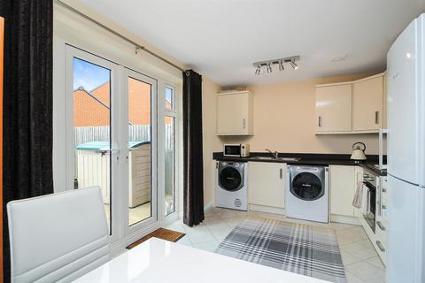 3 bedroom house to rent, Lambert Road, Aylesbury HP18