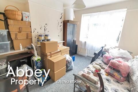 3 bedroom terraced house to rent, Cowper Street | Outer Town Centre | LU1 3SE