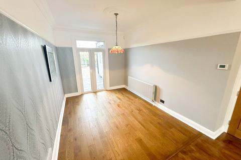 4 bedroom end of terrace house to rent, Electric Avenue, Westcliff-on-Sea