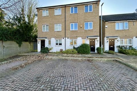 4 bedroom semi-detached house for sale, Highbridge Street, Waltham Abbey