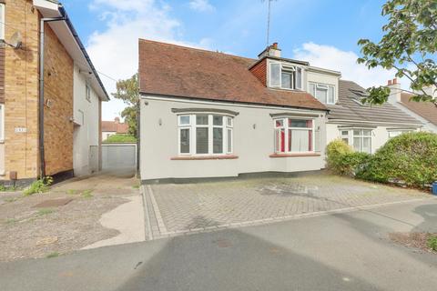 3 bedroom chalet to rent, Ronald Park Avenue, Westcliff-on-sea, SS0