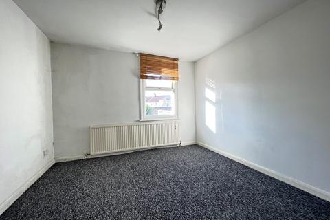 2 bedroom apartment to rent, Portland Road, South Norwood