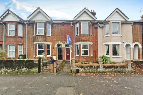 3 bedroom terraced house to rent, Southampton Road, Eastleigh