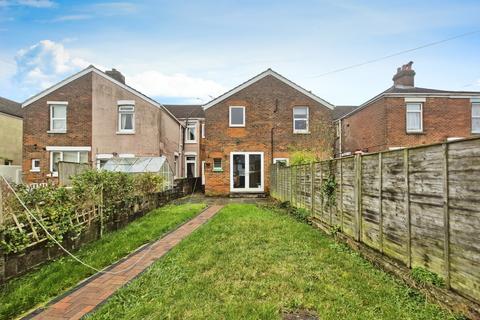 3 bedroom terraced house to rent, Southampton Road, Eastleigh