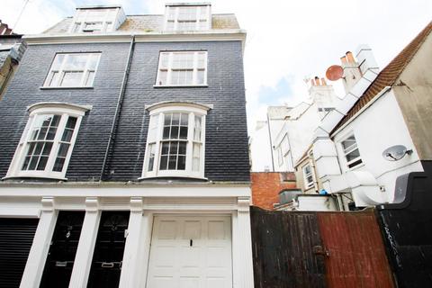 3 bedroom townhouse to rent, Charles Street