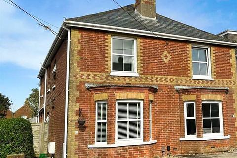 4 bedroom semi-detached house to rent, Albert Road, Gurnard