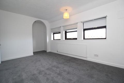 2 bedroom terraced house to rent, Birkbeck Road, Hutton, CM13