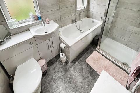 3 bedroom maisonette for sale, Pendle Court, Astley Bridge - 3 bedroom maisonette