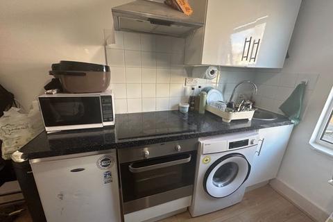 Studio for sale, Leslie Road, Leytonstone, E11