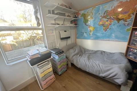 Flat 3, 77 Leslie Road, London, E11 4HF
