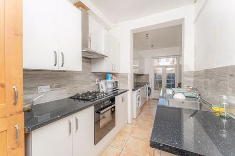 5 bedroom terraced house for sale, Belsize Avenue, London, N13