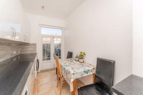 5 bedroom terraced house for sale, Belsize Avenue, London, N13