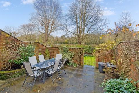 22 Abbey Walk, Great Missenden, HP16 0AY