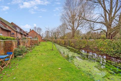 22 Abbey Walk, Great Missenden, HP16 0AY