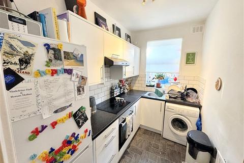 2 bedroom flat to rent, Lawton Road, Leyton