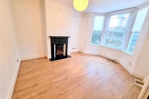 2 bedroom flat to rent, Lawton Road, Leyton