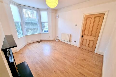 2 bedroom flat to rent, Lawton Road, Leyton