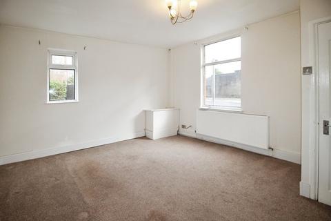 3 bedroom end of terrace house to rent, School Lane, Preston PR5