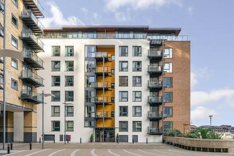 3 bedroom apartment to rent, Boardwalk Place, London E14