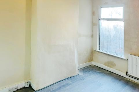 3 bedroom terraced house to rent, St. Awdrys Road, Barking IG11