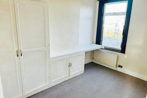 3 bedroom terraced house to rent, St. Awdrys Road, Barking IG11