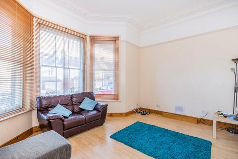 2 bedroom flat to rent, Cumnor Road, Surrey SM2