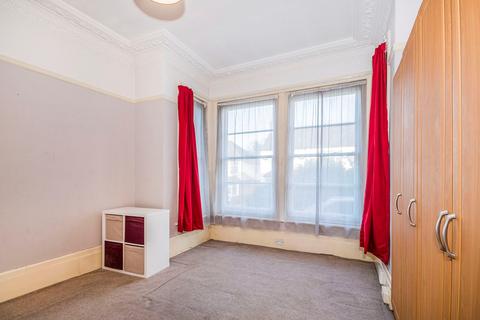 2 bedroom flat to rent, Cumnor Road, Surrey SM2