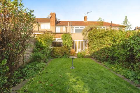 91 Hall Farm Drive, Twickenham, TW2 7PG