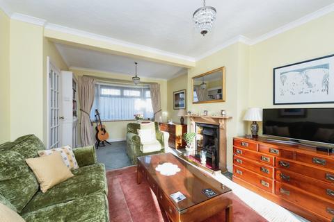 91 Hall Farm Drive, Twickenham, TW2 7PG