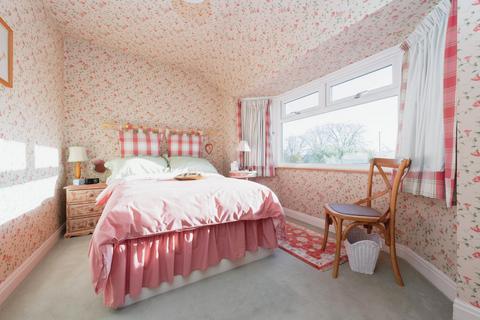 91 Hall Farm Drive, Twickenham, TW2 7PG
