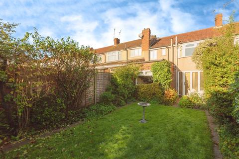 91 Hall Farm Drive, Twickenham, TW2 7PG