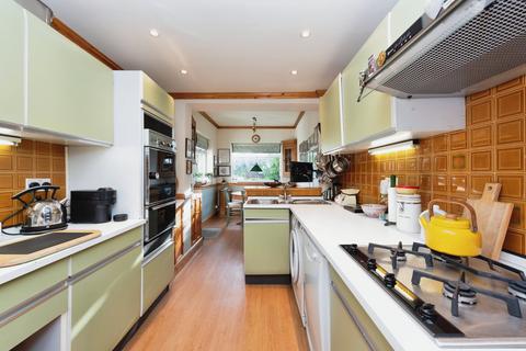 91 Hall Farm Drive, Twickenham, TW2 7PG
