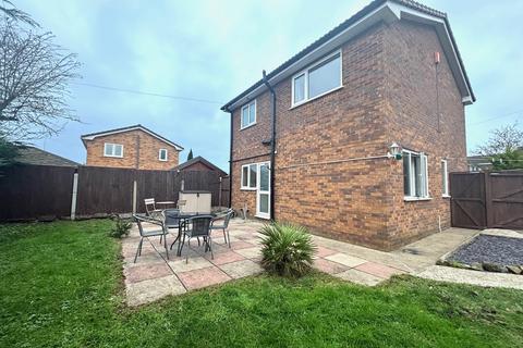 3 bedroom detached house to rent, St Davids Court, Wrexham LL13 9AN